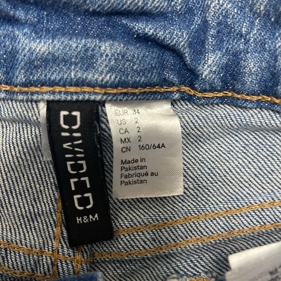 H&M cut off Jean shorts - Picture 2 of 3